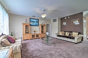 Living Room | Free WiFi (High Speed)