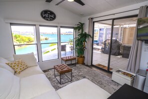 Enjoy our amazing views of the lake/mountains 
Inspiration Point Lakehouse #B43