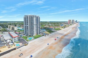 Community Amenities | Direct Beach Access | Pool