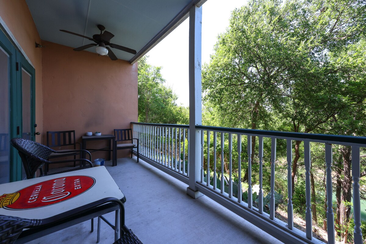 Cozy New Braunfels Condo w/ Community Pool & Grill