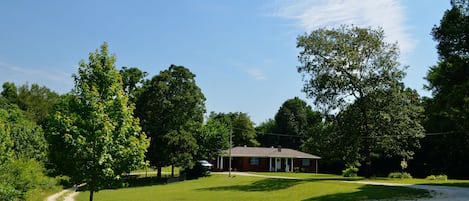 Front of the property. Circular driveway
