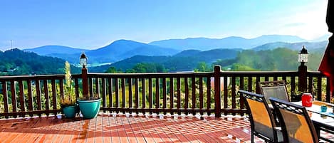 Expansive Mountain Views of the Smoky Mountain Landscape from the back deck