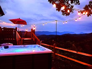 New Large 8-person 88-Jet Hot Tub.