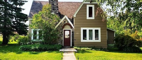 Welcoming Front yard