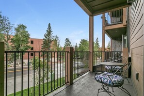 Spend Time On The Balcony Sipping  A Glass Of Wine Or Cocoa (NO GRILL AVAILABLE)