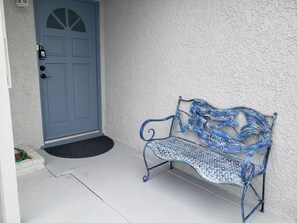 Front door with lockbox for  checkin