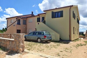 Außenseite Ferienhaus [Sommer]