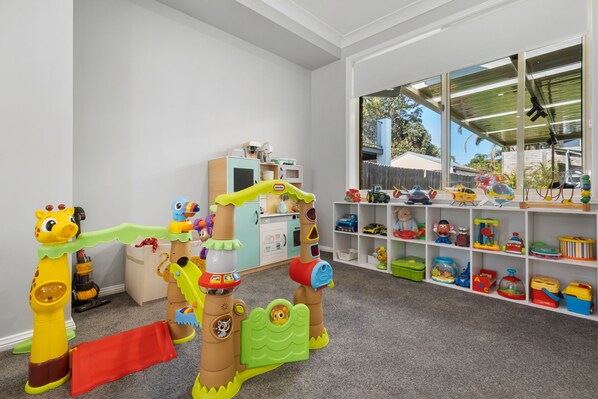 Play Area adjoins living & kitchen