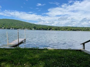 Lakeview Cottage Waterfront - great swimming and fishing!