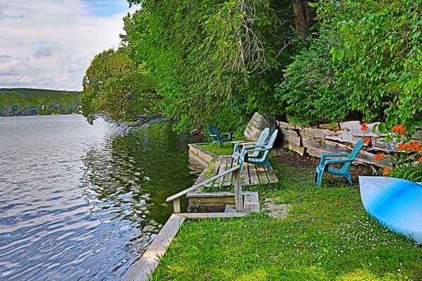 Lakeview Cottage - Enjoy the beautiful flat waterfront with easy access to the water.