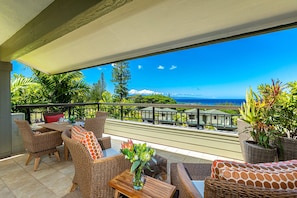 Enjoy the Gorgeous Panoramic Ocean Views and Maui Sunsets!