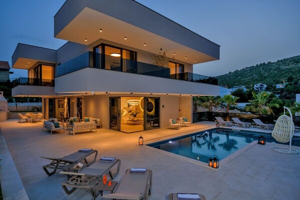 Croatia luxury villa Asteria with heated pool and sauna in Trogir 