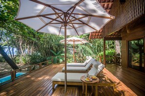 Hammocks under the shade by "Tiburon Master room"