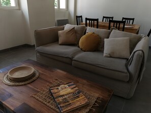 Salon + salle-à-manger + cuisine