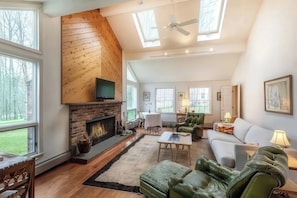 Living rooms features a huge fireplace and a 65" Smart TV.