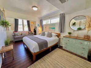 Large bedroom with plush king size bed & daybed. Window coverings are blackout.