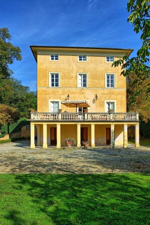 Building Exterior, Outdoor