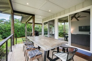 Immerse yourself in the tropics with this great outdoor space