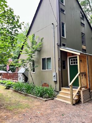 Front entrance to Mudroom