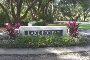 Lake Forest Entrance