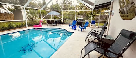 4/3 made for FL fun year-round w/ a heated pool & outside dining & sleeps 16