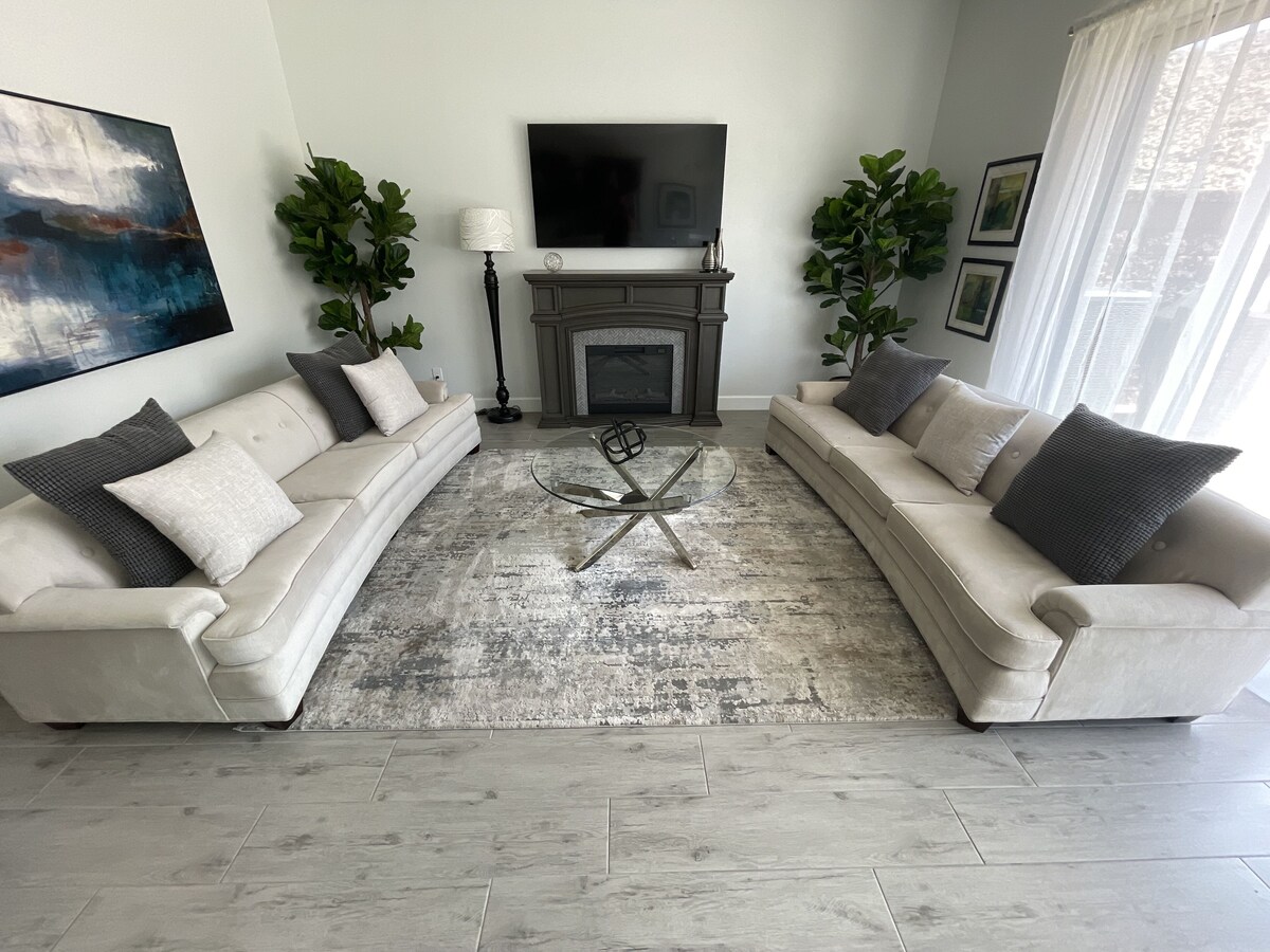 New Spacious 3-Bedroom House Minutes from River, Desert, & Town