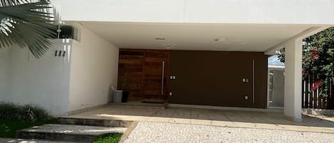 Fachada frontal da casa