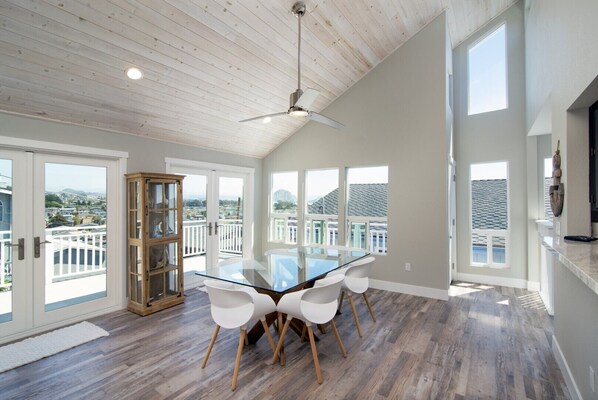 Vaulted ceilings, clean, beachy feel