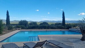 Glass fence surrounds the pool to keep children safe, please keep gate closed 