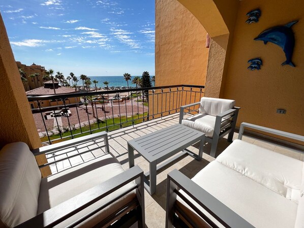 Balcony overlooking the beautiful Princesa!