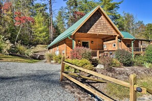 This property is part of Laurel Mountain retreat which makes up 17 acres!