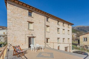 Questa è la terrazza dell'appartamento, ideale per una cena estiva all'aperto!