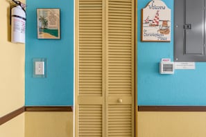 A beachy color scheme awaits you here at Bay Watch Resort 506.