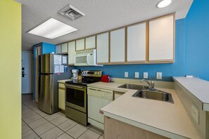 A fully stocked kitchen makes meal preparation a breeze.
