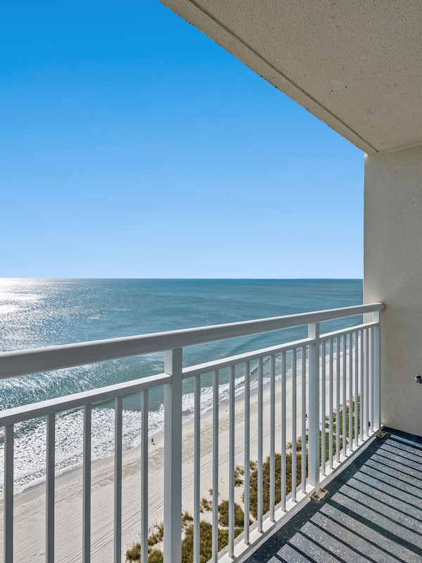 Let your eyes absorb the blue of the sky & sea in endless views.
