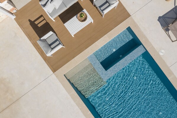 Pool surrounding that stimulate the senses.