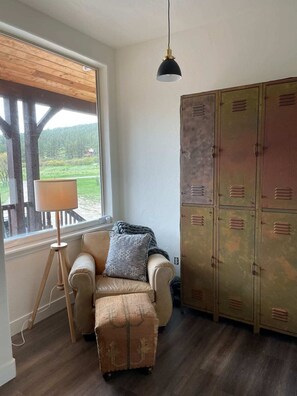 Entry Seating Area