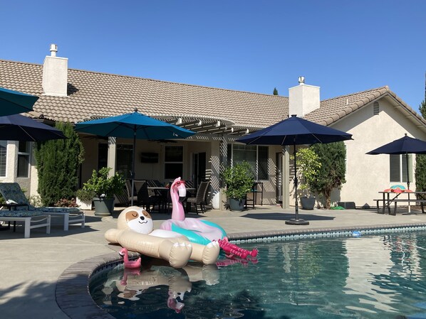 Pool, 2 chaise lounges, seating for 8, sectional couch and picnic table.