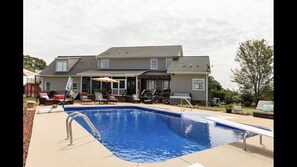 The mountain & farm views from the private pool & HotTub are stunning 