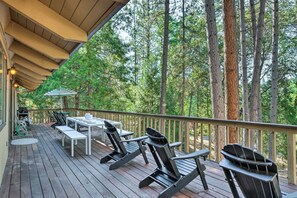 Upper Deck | Gas Grill