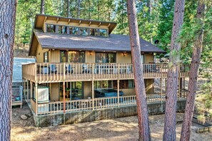 Cabin Exterior | Stairs to Access