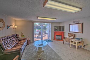 Living Room | Single-Story Cottage