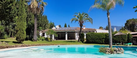 Superbe piscine privée pour votre usage exclusif