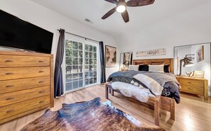 Upstairs Bedroom w/ Queen bed and balcony