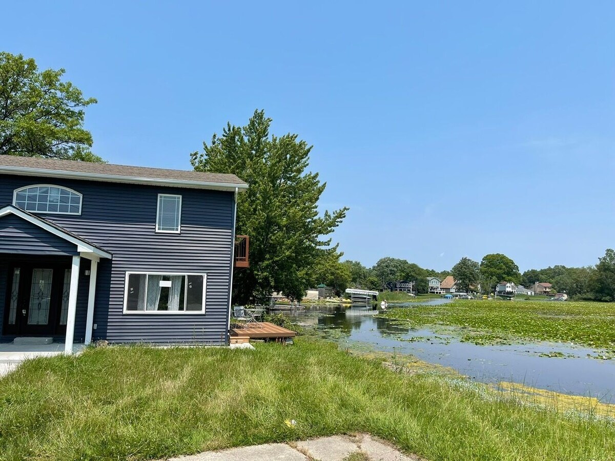 Cute lake front home on an all-sports lake