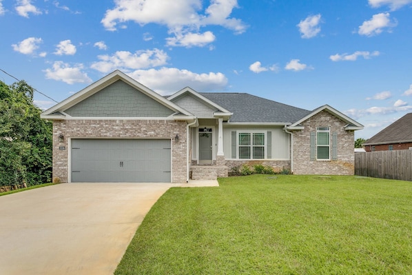 This home is located in beautiful Gulf Breeze on a quiet street