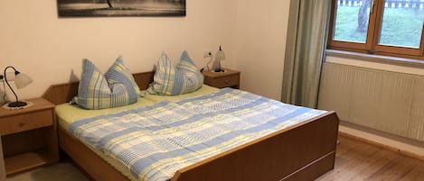 Ferienwohnung, 55 qm Hochparterre, 2 separate Schlafzimmer-Schlafzimmer