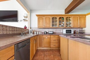 Open space kitchen layout