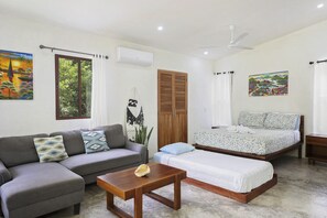Bed/Living Room