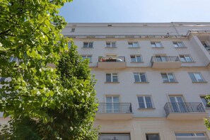 Enjoy easy access to the city's attractions from this well-located building. 